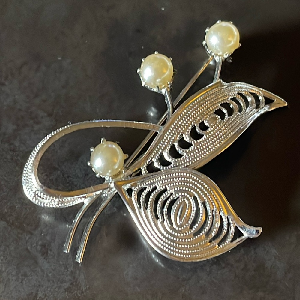 Viv Czechoslovakian Faux Pearl Silver Floral Design Brooch